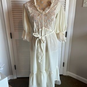 Vintage Yvonne Lafleur New Orleans Lace Trimmed Nightgown, lingerie, size 4